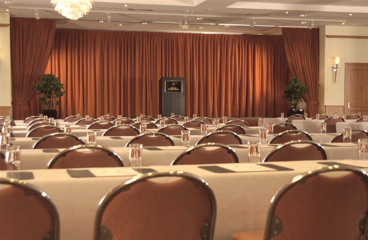 Steglitz International Hotel 4*