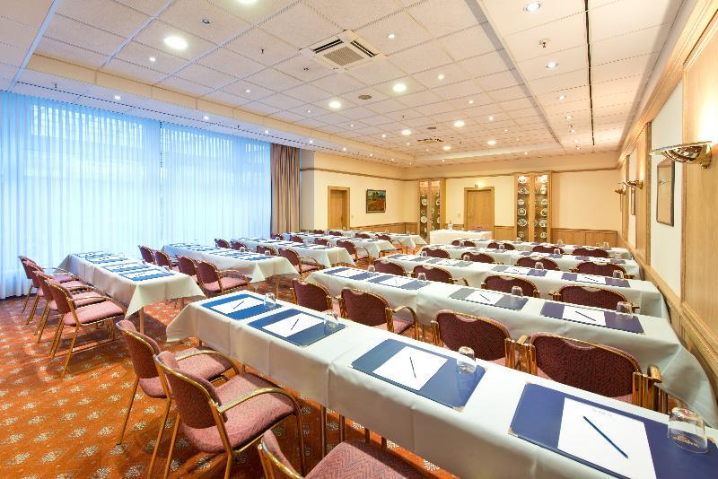 Steglitz International Hotel 4*